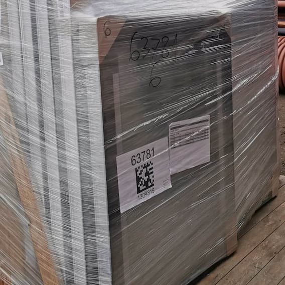 Zdjecie zafoliowanych ram okiennych